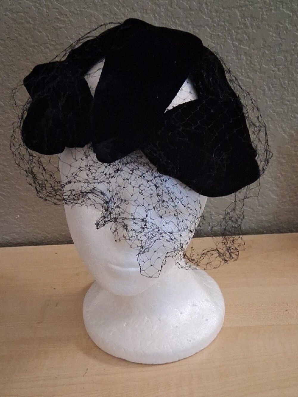 Vintage Black Velvet Veiled Hat 1950's $18 Firm - Picture 4 of 7